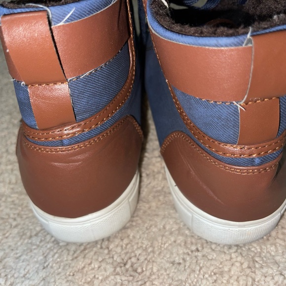 Men’s Sneakers - Picture 7 of 7